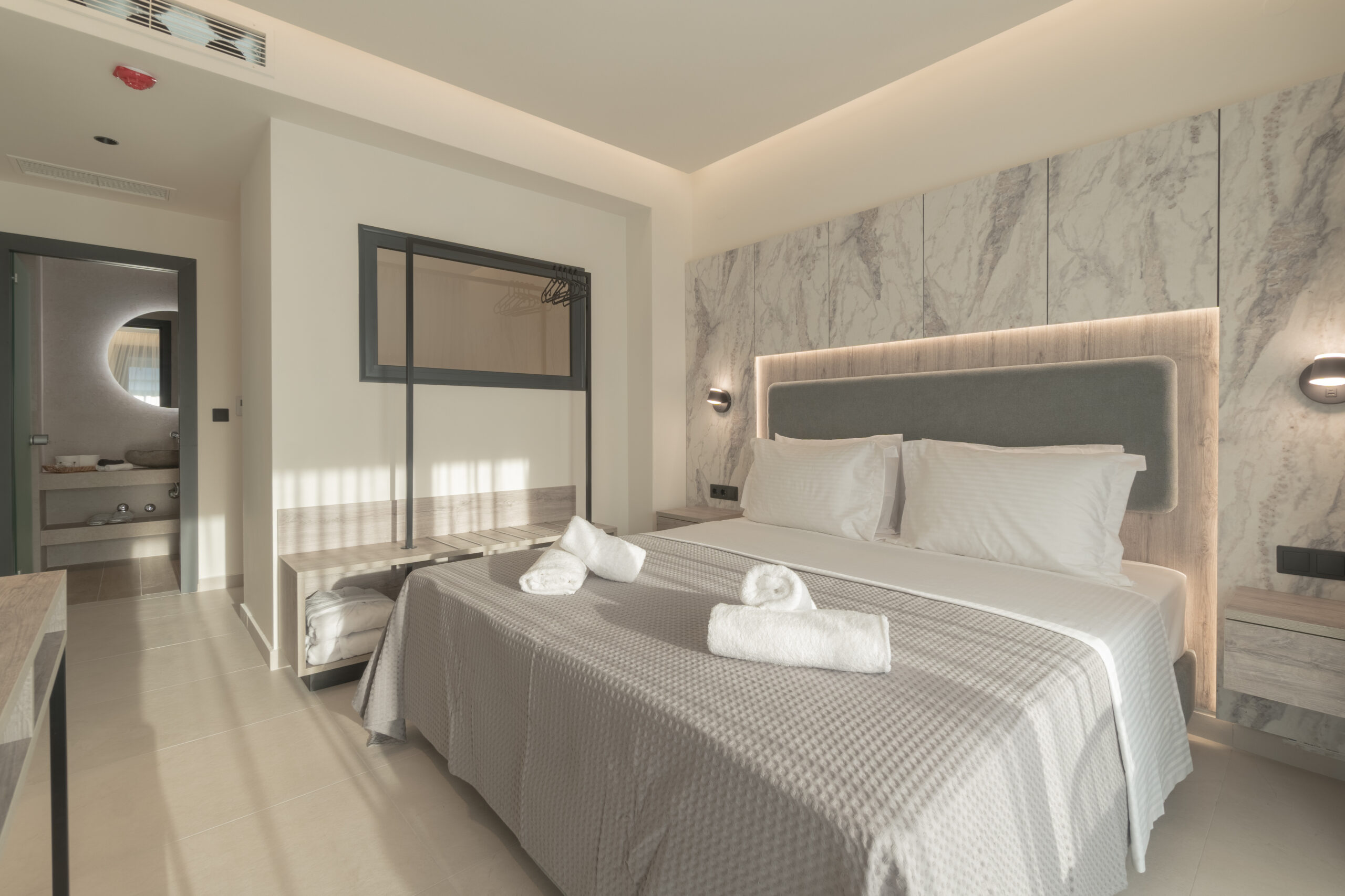 Tiara Holidays - Alora Luxury Suites - Maisonette with pool view soba na spratu